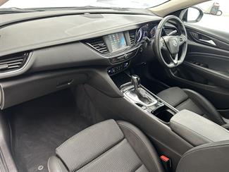 2018 Holden Commodore - Thumbnail