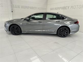 2018 Holden Commodore - Thumbnail