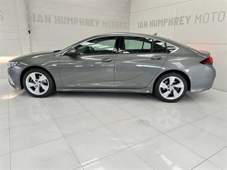 2019 Holden Commodore - Thumbnail