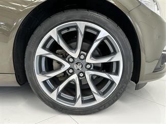 2016 Holden Commodore - Thumbnail