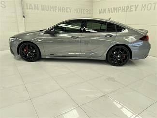 2020 Holden Commodore - Thumbnail