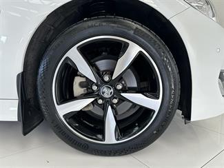 2017 Holden Commodore - Thumbnail