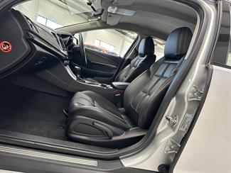 2016 Holden Commodore - Thumbnail