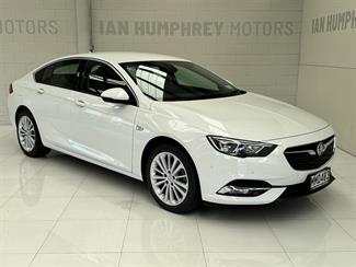 2019 Holden Commodore - Thumbnail