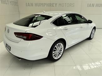 2019 Holden Commodore - Thumbnail