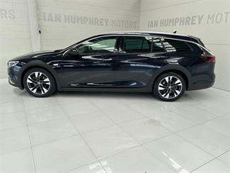 2018 Holden Commodore - Thumbnail