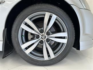 2010 Holden Commodore - Thumbnail