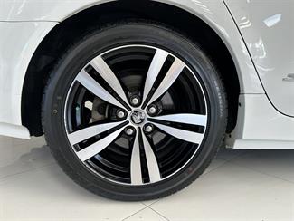 2015 Holden Commodore - Thumbnail