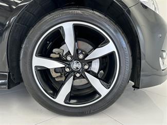 2017 Holden Commodore - Thumbnail