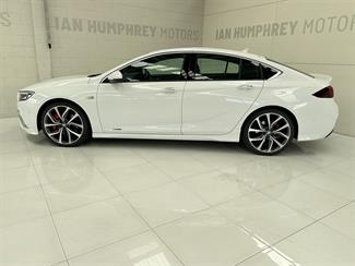 2020 Holden Commodore - Thumbnail