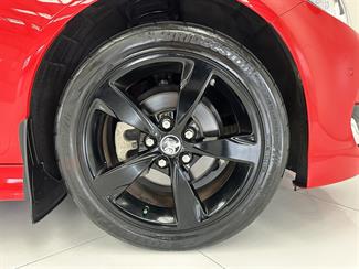 2017 Holden Commodore - Thumbnail