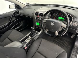 2005 Holden Commodore - Thumbnail