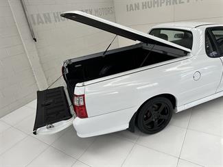 2005 Holden Commodore - Thumbnail