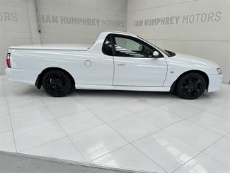 2005 Holden Commodore - Thumbnail