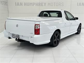 2005 Holden Commodore - Thumbnail