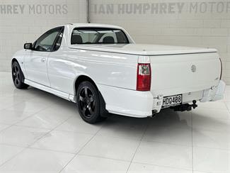 2005 Holden Commodore - Thumbnail