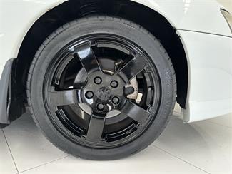 2005 Holden Commodore - Thumbnail