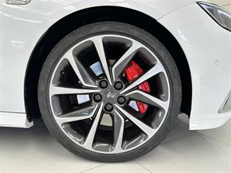2019 Holden Commodore - Thumbnail