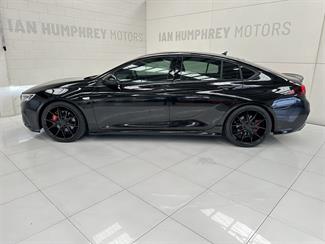 2019 Holden Commodore - Thumbnail