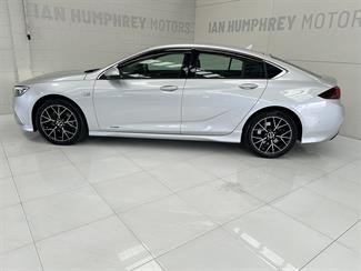 2018 Holden Commodore - Thumbnail