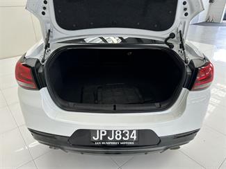 2016 Holden Commodore - Thumbnail