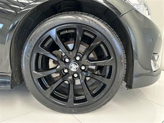 2016 Holden Commodore - Thumbnail