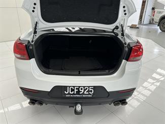 2015 Holden Commodore - Thumbnail
