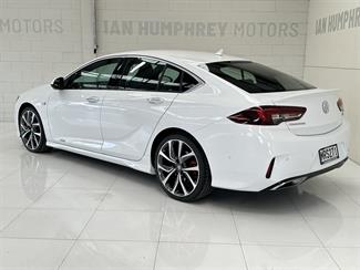 2020 Holden Commodore - Thumbnail