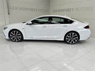 2020 Holden Commodore - Thumbnail