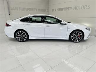 2020 Holden Commodore - Thumbnail