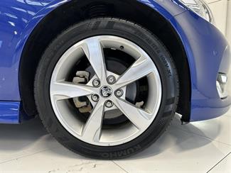 2016 Holden Commodore - Thumbnail