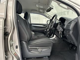 2015 Isuzu D-MAX - Thumbnail