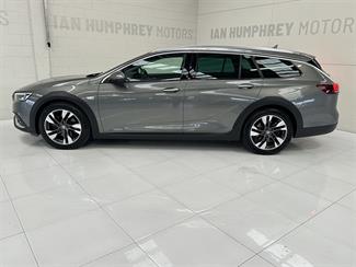 2018 Holden Commodore - Thumbnail