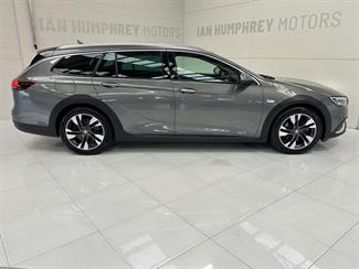 2018 Holden Commodore - Thumbnail