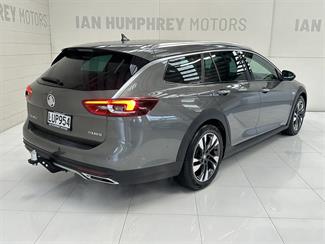 2018 Holden Commodore - Thumbnail