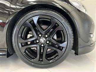 2016 Holden Commodore - Thumbnail