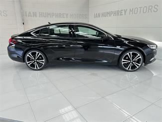 2019 Holden Commodore - Thumbnail