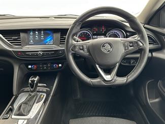 2018 Holden Commodore - Thumbnail
