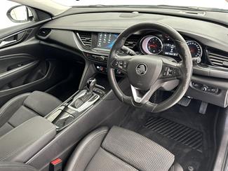 2018 Holden Commodore - Thumbnail