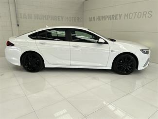 2018 Holden Commodore - Thumbnail