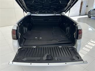 2017 Holden Commodore - Thumbnail