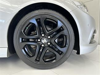 2014 Holden Commodore - Thumbnail