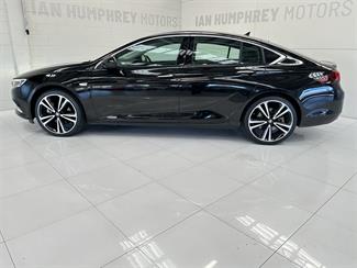 2019 Holden Commodore - Thumbnail